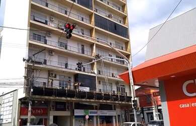 Imagem: O apartamento possui 2 Dormitórios, 2 Banheiros, 1 Vaga na