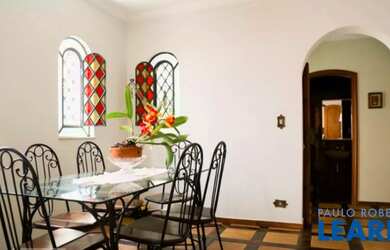 Imagem: A casa possui 4 Dormitórios, 4 Banheiros, 3 Vagas na garagem