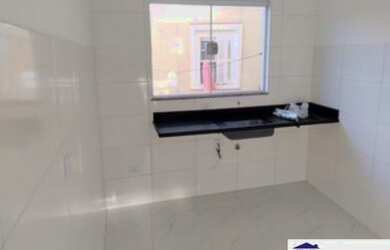 Imagem: A casa possui 1 Dormitório, 1 Banheiro, 1 Vaga na garagem