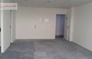 Imagem: O depósito possui 47m² de Área e está localizado em Água