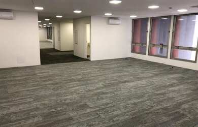 Imagem: O depósito possui 5 Vagas na garagem, 314m² de Área e está