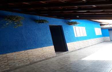 Imagem: A casa à venda possui 2 Dormitórios, 1 Banheiro, 2 Vagas na