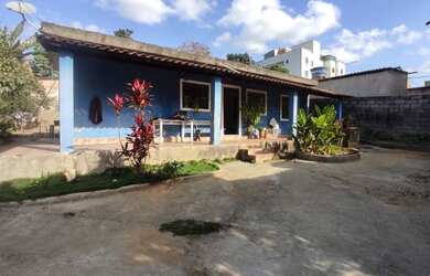 Imagem: A casa possui 2 Dormitórios, 1 Banheiro, 5 Vagas na garagem