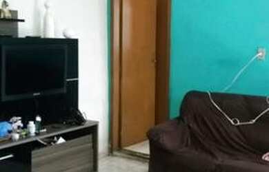 Imagem: A casa possui 4 Dormitórios, 2 Banheiros, 1 Vaga na garagem