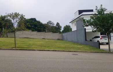 Imagem: O terreno possui 320m² de Área e está localizado em Loteamento