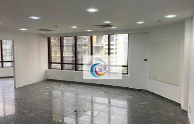 Imagem: O depósito possui 4 Vagas na garagem, 115m² de Área e está