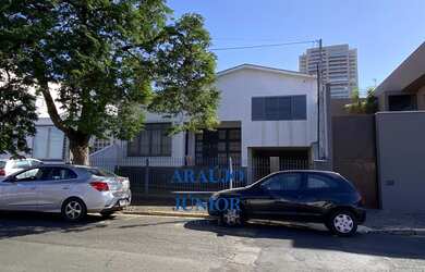 Imagem: A casa possui 3 Dormitórios, 3 Banheiros, 2 Vagas na garagem