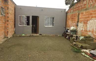 Imagem: A casa possui 2 Dormitórios, 1 Banheiro e está localizado