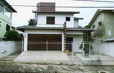 Imagem: A casa possui 2 Dormitórios, 1 Banheiro, 2 Vagas na garagem