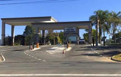 Imagem: A casa em condomínio possui 4 Dormitórios, 5 Banheiros, 3.000m²