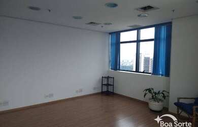 Imagem: O depósito possui 1 Vaga na garagem, 48m² de Área e está