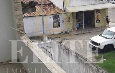 Imagem: A casa possui 3 Dormitórios, 2 Banheiros, 5 Vagas na garagem