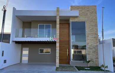 Imagem: A casa em condomínio possui 4 Dormitórios, 4 Banheiros, 2