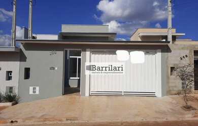 Imagem: A casa possui 3 Dormitórios, 2 Banheiros, 1 Vaga na garagem