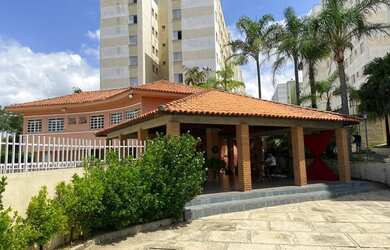 Imagem: O apartamento possui 3 Dormitórios, 1 Banheiro, 1 Vaga na garagem