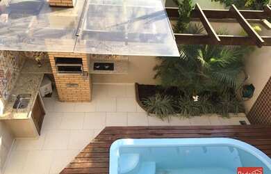 Imagem: A casa possui 3 Dormitórios, 2 Banheiros, 1 Vaga na garagem