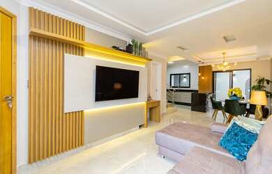 Imagem: A casa possui 3 Dormitórios, 3 Banheiros, 2 Vagas na garagem