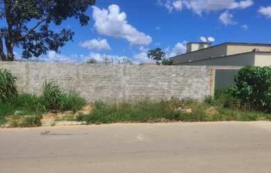 Imagem: O terreno possui 300m² de Área e está localizado em Senador