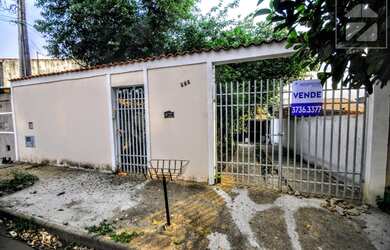 Imagem: A casa à venda possui 2 Dormitórios, 1 Banheiro, 4 Vagas na