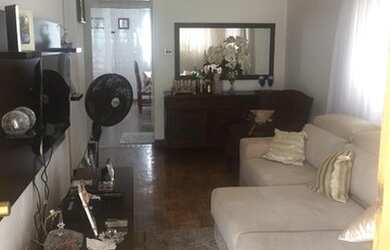 Imagem: A casa possui 2 Dormitórios, 2 Banheiros, 2 Vagas na garagem