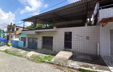 Imagem: A casa possui 4 Dormitórios, 3 Banheiros, 2 Vagas na garagem