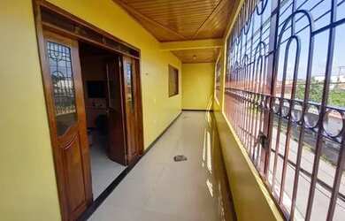 Imagem: A casa possui 3 Dormitórios, 4 Banheiros, 1 Vaga na garagem