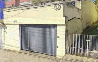 Imagem: A casa possui 5 Dormitórios, 4 Banheiros, 4 Vagas na garagem