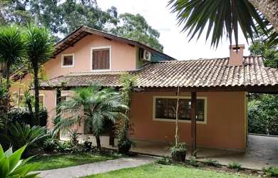 Imagem: A casa em condomínio possui 4 Dormitórios, 5 Banheiros, 5