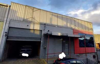 Imagem: O depósito possui 5 Vagas na garagem e 530m² de Área e está