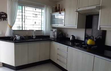 Imagem: A casa possui 3 Dormitórios, 3 Banheiros, 2 Vagas na garagem