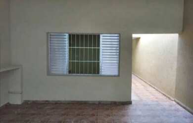 Imagem: A casa e possui 2 Dormitórios, Suítes, 1 Banheiro, 2 Vagas