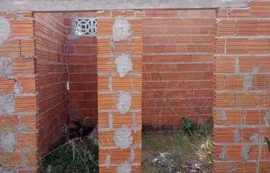 Imagem: A casa possui 2 Dormitórios, 2 Banheiros, 1 Vaga na garagem