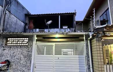 Imagem: A casa possui 2 Dormitórios, 2 Banheiros, 1 Vaga na garagem