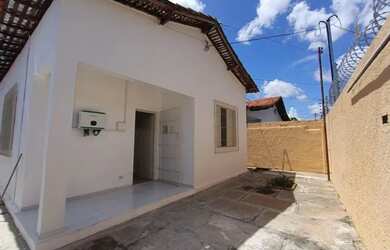 Imagem: A casa possui 2 Dormitórios, 1 Banheiro, 1 Vaga na garagem