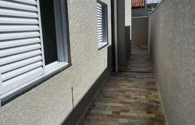 Imagem: A casa possui 3 Dormitórios, 3 Banheiros, 2 Vagas na garagem