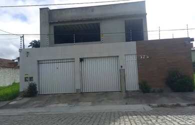 Imagem: A casa possui 3 Dormitórios, 4 Banheiros, 4 Vagas na garagem