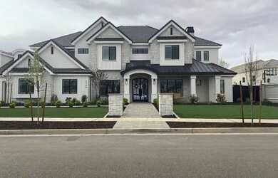 Imagem: A casa possui 5 Dormitórios, 4 Banheiros, 2 Vagas na garagem