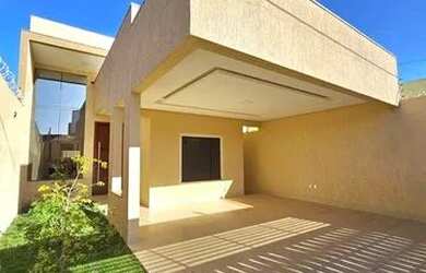 Imagem: A casa possui 3 Dormitórios, 3 Banheiros, 4 Vagas na garagem