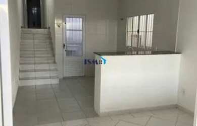 Imagem: A casa possui 2 Dormitórios, 2 Banheiros, 2 Vagas na garagem