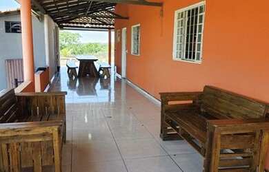 Imagem: A casa possui 2 Dormitórios e 1 Banheiro e está localizado