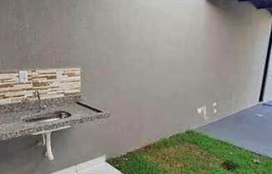 Imagem: A casa possui 2 Dormitórios, 1 Banheiro, 2 Vagas na garagem