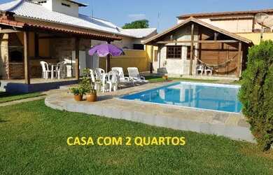 Imagem: A casa possui 2 Dormitórios, Acomodam 7 pessoas, 3 Vagas na