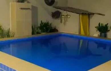 Imagem: A casa possui 2 Dormitórios, 1 Banheiro, 2 Vagas na garagem