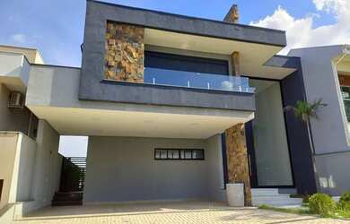 Imagem: A casa em condomínio possui 4 Dormitórios, 5 Banheiros, 4