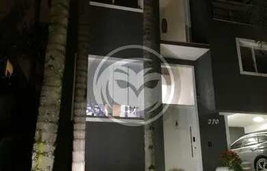 Imagem: A casa em condomínio possui 4 Dormitórios, 5 Banheiros, 4