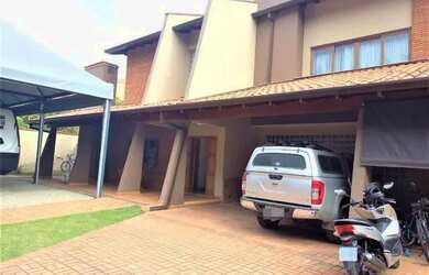 Imagem: A casa em condomínio possui 4 Dormitórios, 5 Banheiros, 5