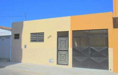 Imagem: A casa possui 2 Dormitórios, 2 Banheiros e 80m² de Área e