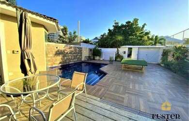 Imagem: A casa em condomínio possui 5 Dormitórios, 5 Banheiros, 3