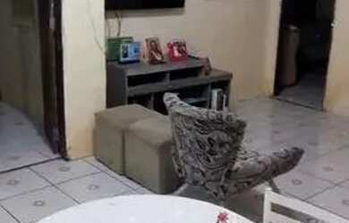 Imagem: A casa possui 2 Dormitórios, 2 Banheiros, 1 Vaga na garagem