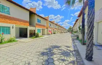 Imagem: A casa em condomínio possui 3 Dormitórios, 1 Banheiro, 1 Vaga